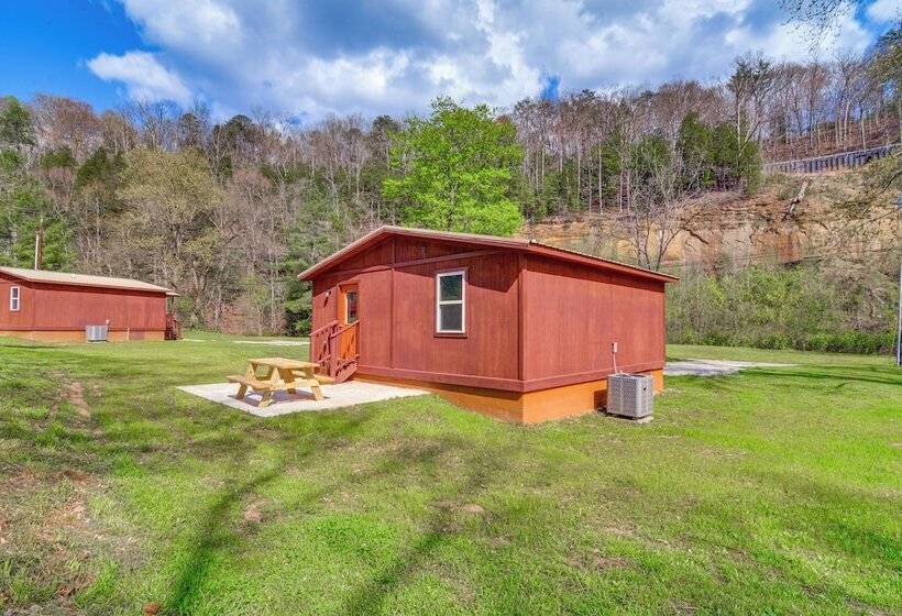 Serene Beattyville Cabin: 24 Mi To Red River Gorge