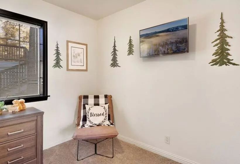 Slope View Chalet #2076