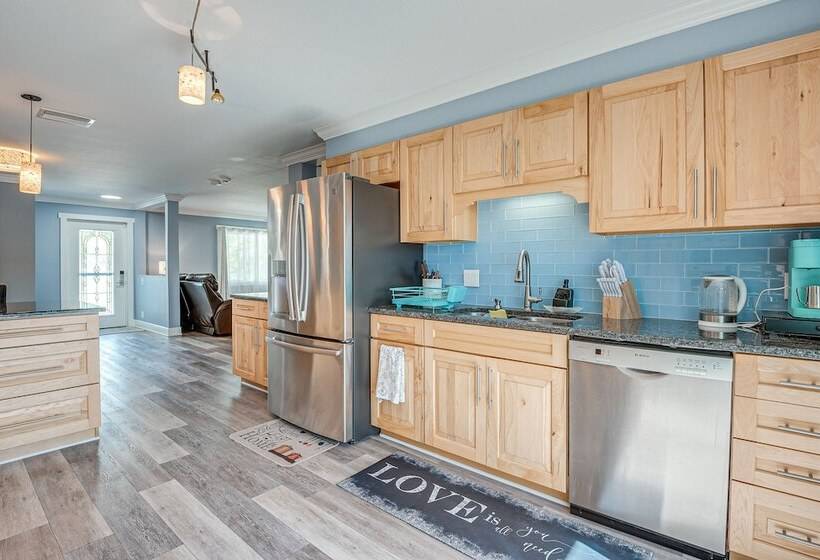 Spacious Bradenton Home W/ Pool ~ 5 Mi To Beaches