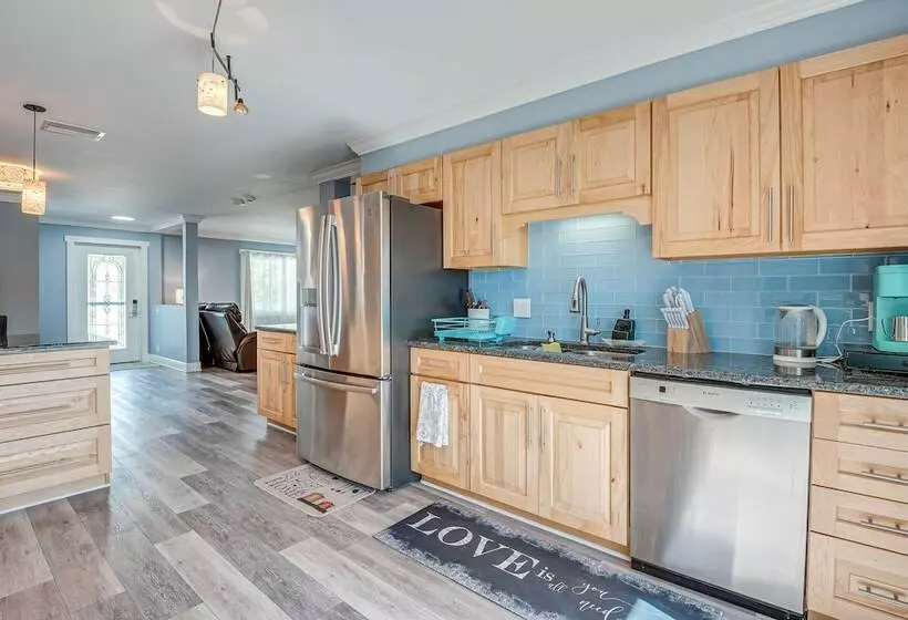 Spacious Bradenton Home W/ Pool ~ 5 Mi To Beaches