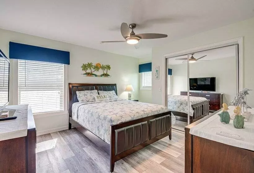 Spacious Bradenton Home W/ Pool ~ 5 Mi To Beaches