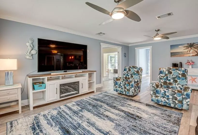 Spacious Bradenton Home W/ Pool ~ 5 Mi To Beaches