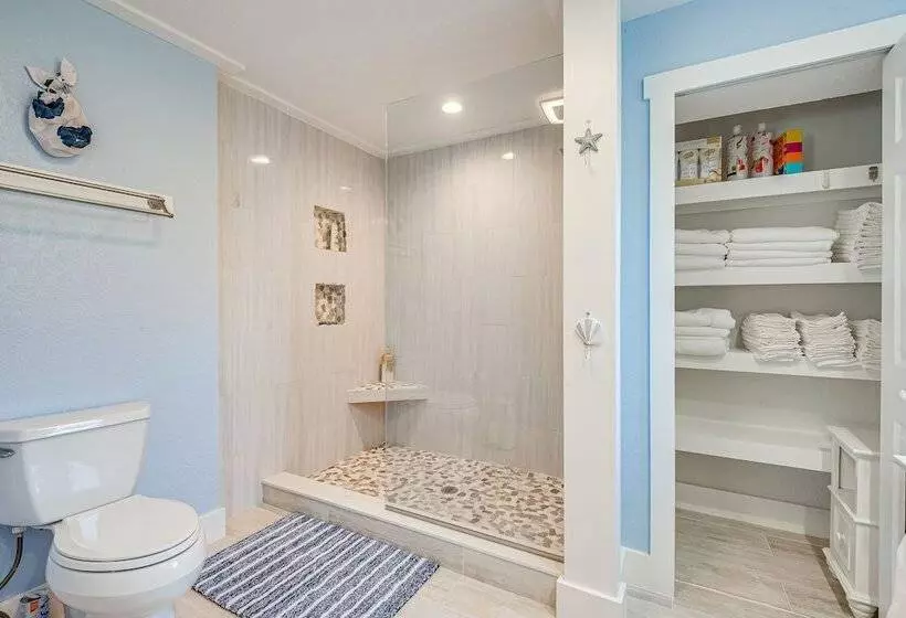 Spacious Bradenton Home W/ Pool ~ 5 Mi To Beaches