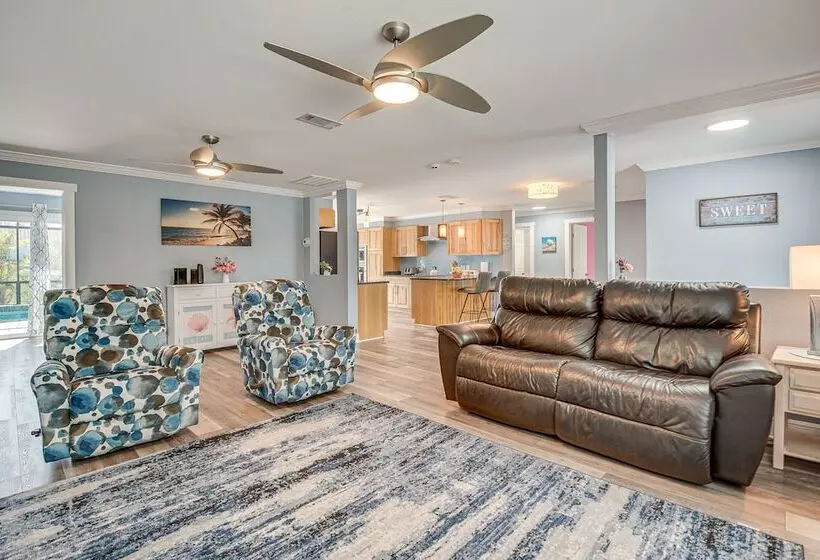 Spacious Bradenton Home W/ Pool ~ 5 Mi To Beaches