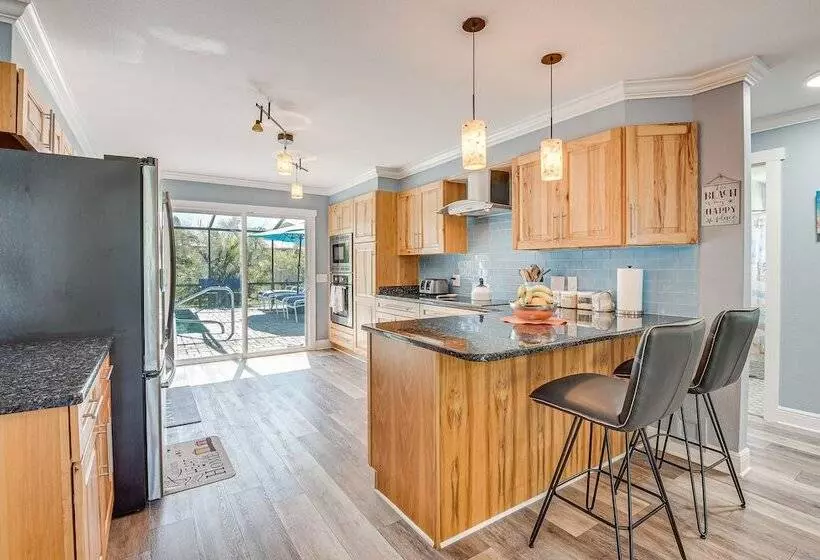 Spacious Bradenton Home W/ Pool ~ 5 Mi To Beaches