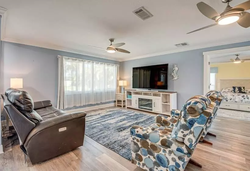 Spacious Bradenton Home W/ Pool ~ 5 Mi To Beaches