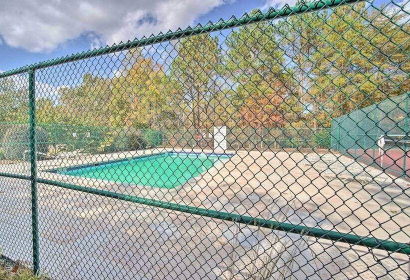 Spacious Talking Rock Cabin: Game Room, Fire Pit!