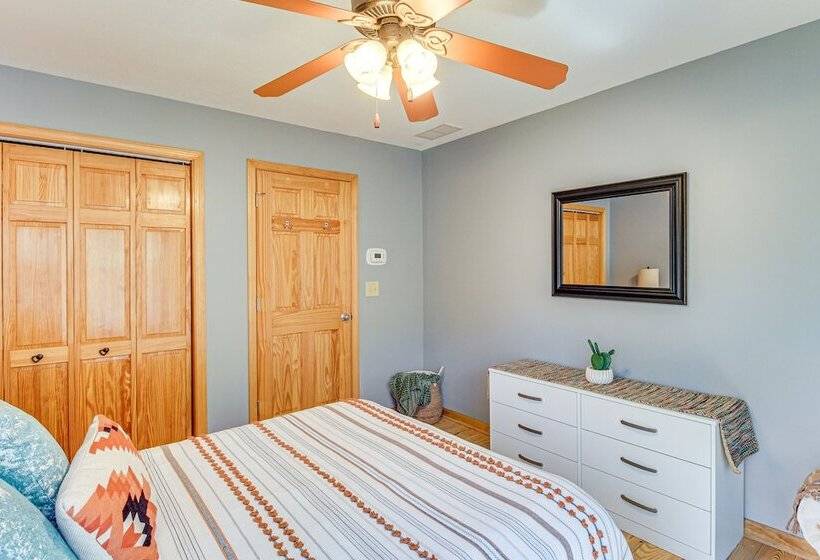 Spacious Talking Rock Cabin: Game Room, Fire Pit!