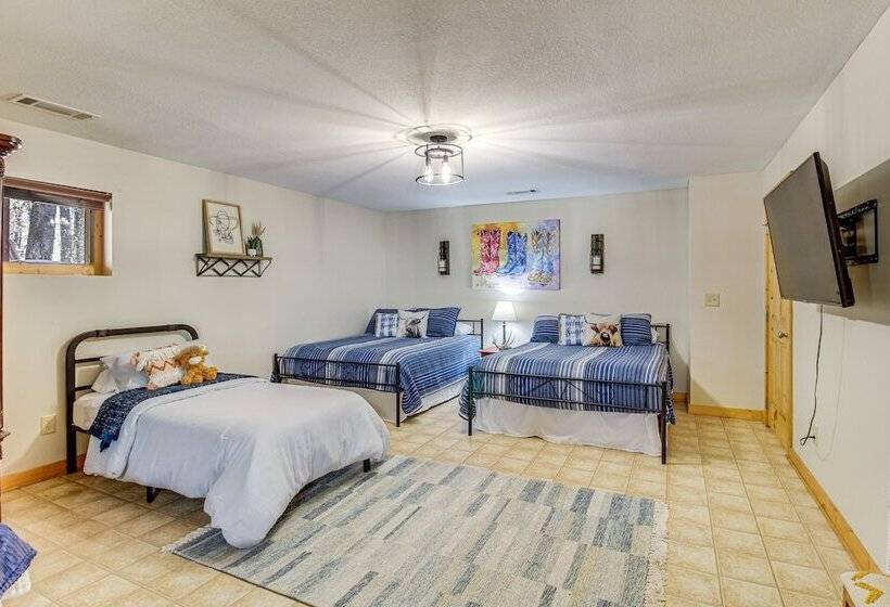 Spacious Talking Rock Cabin: Game Room, Fire Pit!