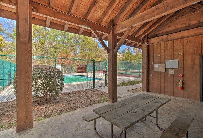 Spacious Talking Rock Cabin: Game Room, Fire Pit!