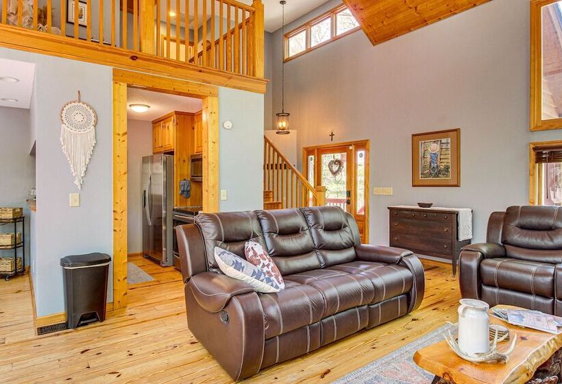 Spacious Talking Rock Cabin: Game Room, Fire Pit!