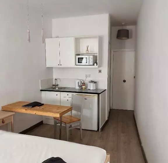 پانسیون Engineer Lane House