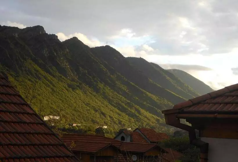 پانسیون Tamarindi Guest House