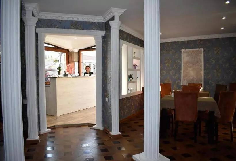 پانسیون Tamarindi Guest House