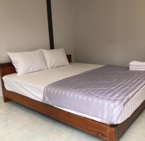 استراحتگاه Gem Island