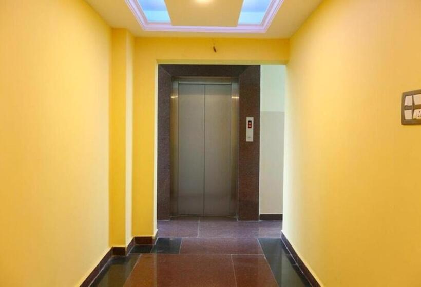 Hotel Titanium Tower