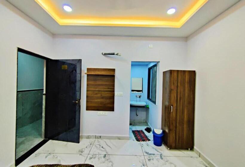 Hotel Laxmi Palace & Restaurant