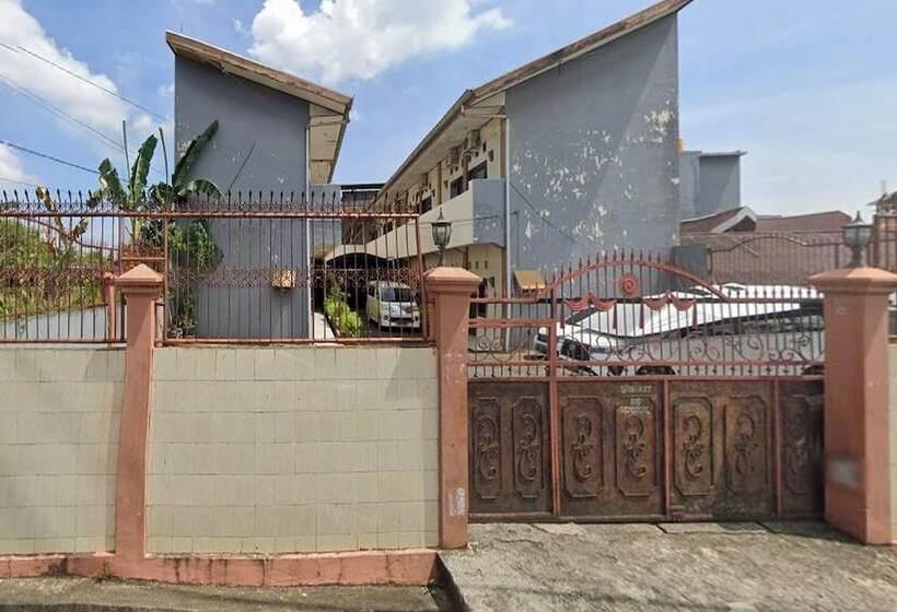 Hotel Oyo 94023 Kost Stan