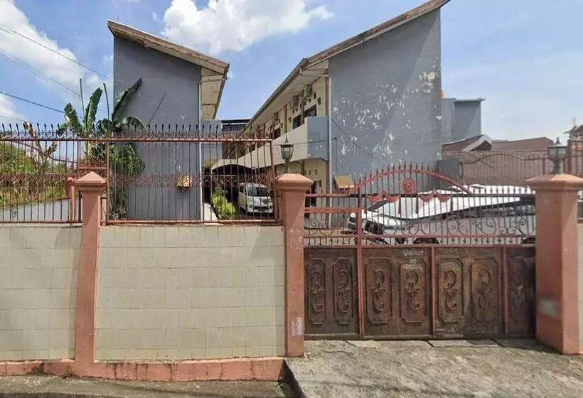 Hotelli Oyo 94023 Kost Stan