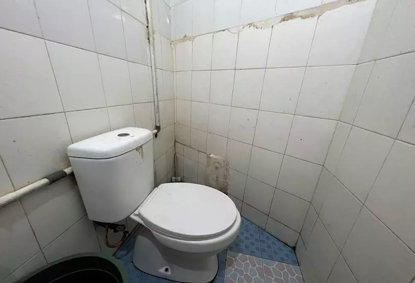 Hotelli Oyo 94023 Kost Stan