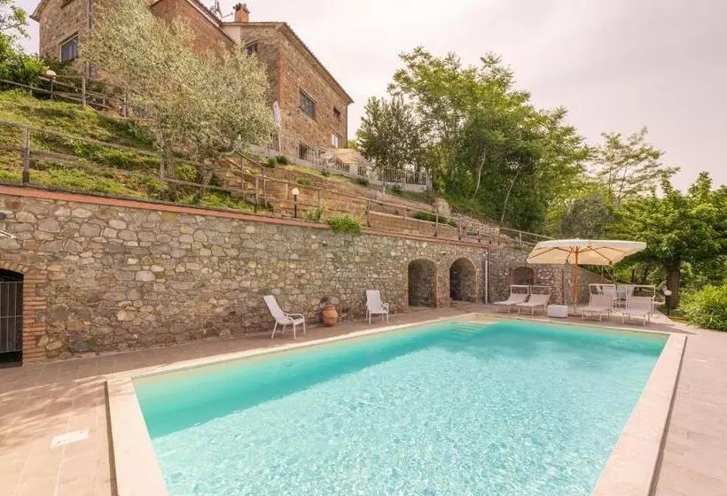 ペンション Casale Belvedere   Salt Pool And Garden