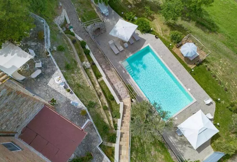 ペンション Casale Belvedere   Salt Pool And Garden