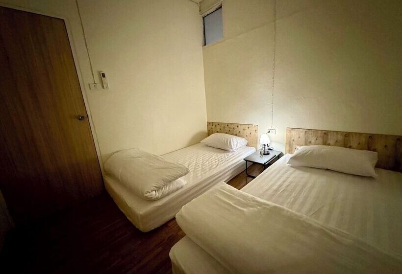 The Lab Sleep Hostel