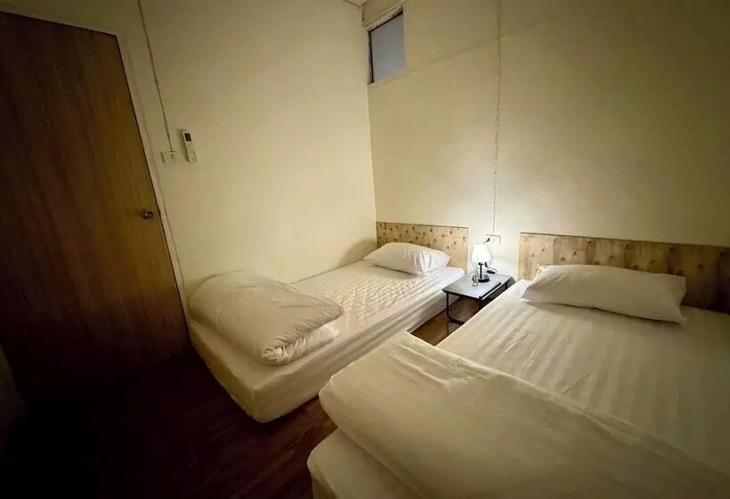 The Lab Sleep Hostel