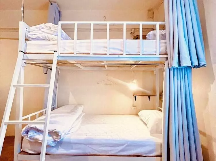 The Lab Sleep Hostel