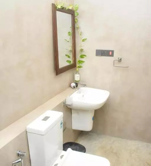 Hotelli Oshans Home   Guest House   Polhena
