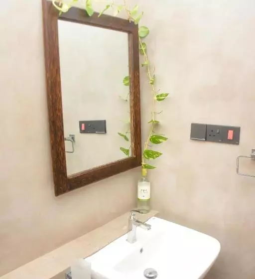 Hotelli Oshans Home   Guest House   Polhena