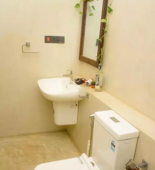 Hotelli Oshans Home   Guest House   Polhena