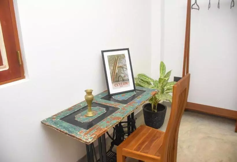 Hotelli Oshans Home   Guest House   Polhena