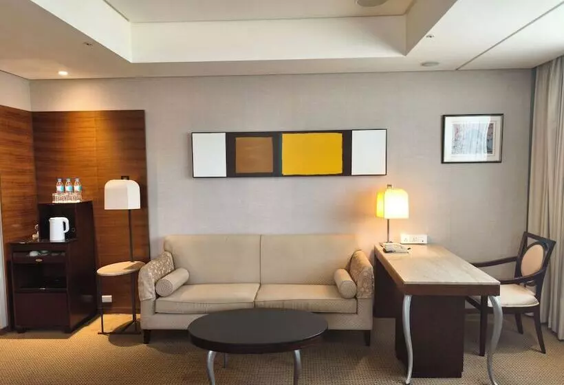 Via Hotel Breeze