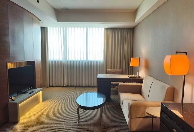 Via Hotel Breeze