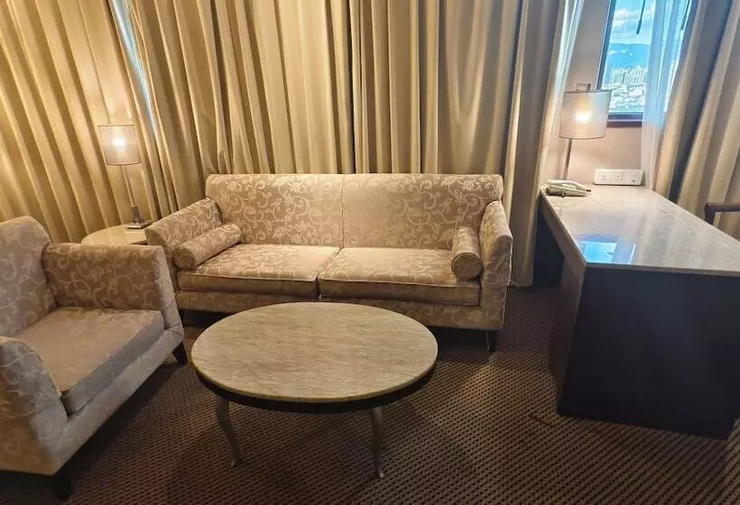 Via Hotel Breeze