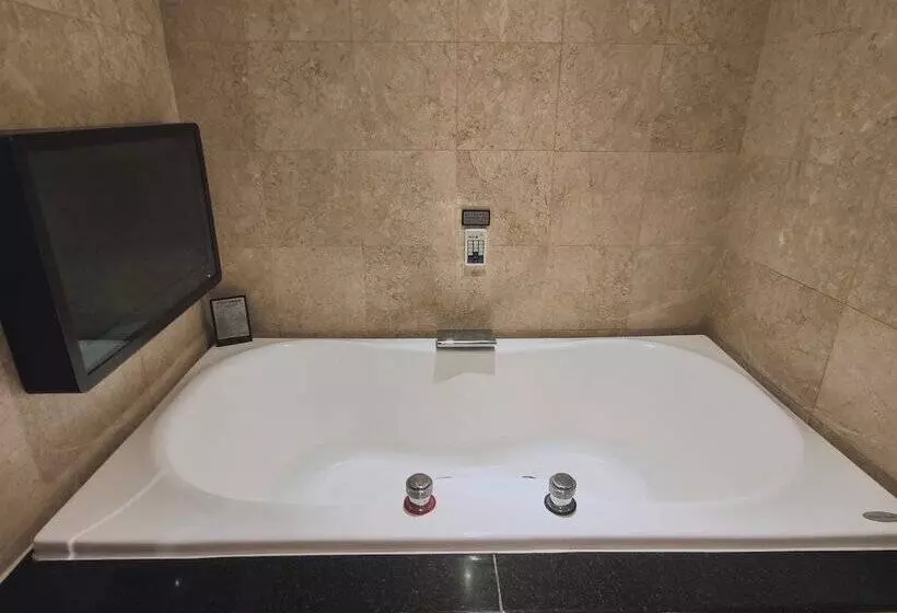 Via Hotel Breeze