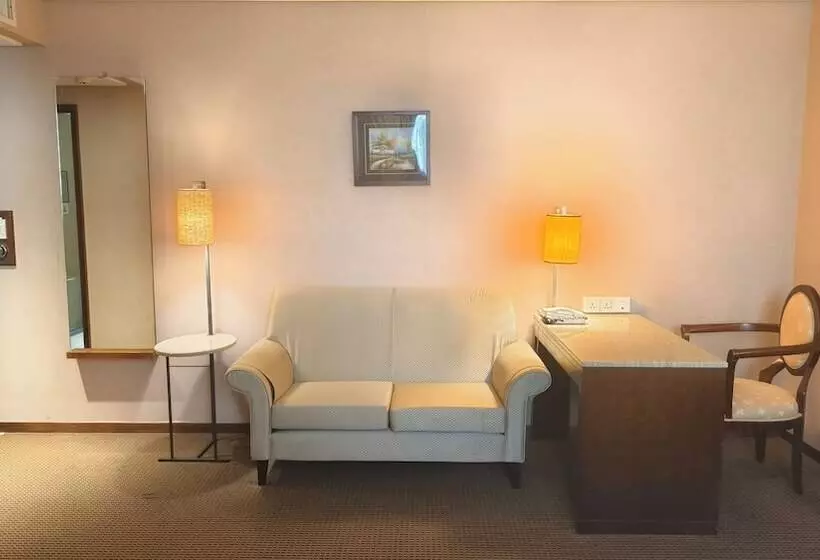 Via Hotel Breeze