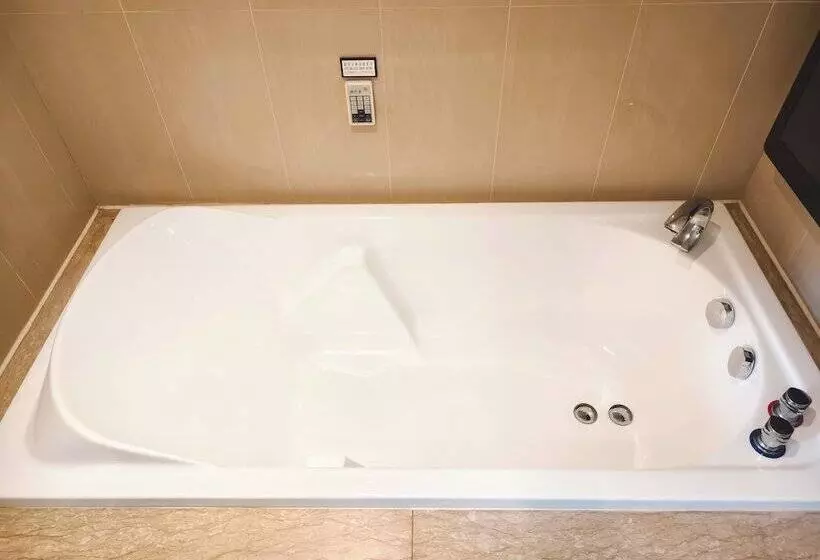 Via Hotel Breeze