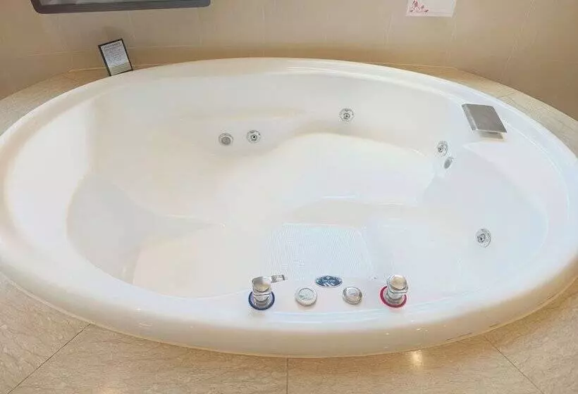 Via Hotel Breeze
