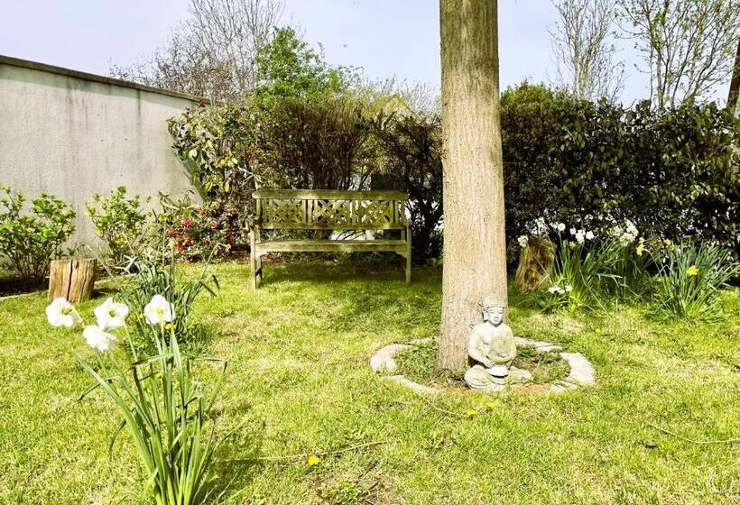 ベッドアンドブレックファースト Sword B And B