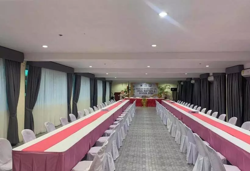 Hotelli Camotes Tourist Inn