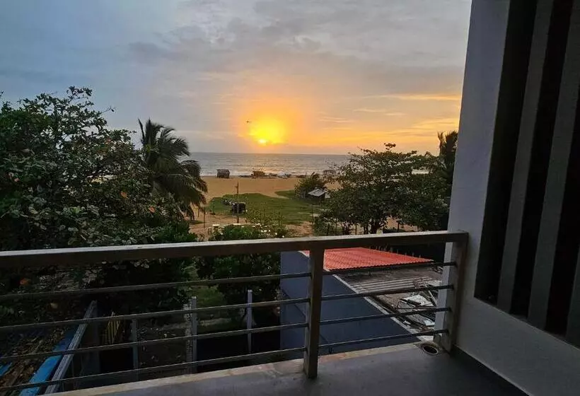 پانسیون Serene Sands Villa