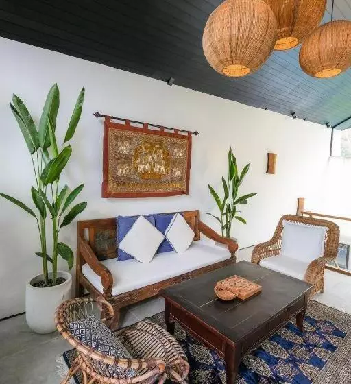ホテル Inara Villa