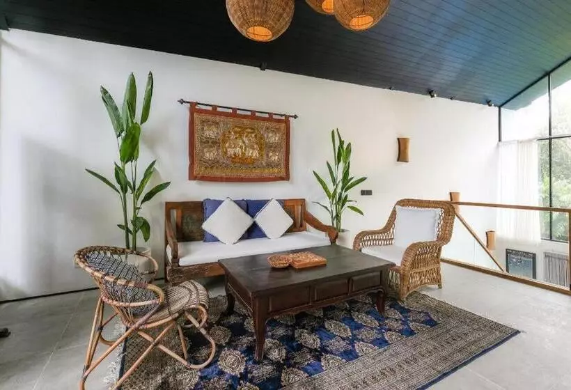 ホテル Inara Villa