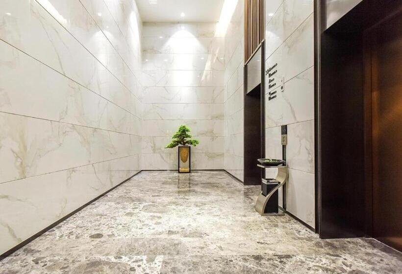 Lavande Hotel Nanchong Xihua Shida