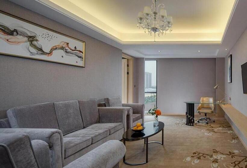 Vienna Hotel Guangdong Zhongshan Xiaolan High Speed Railway Station