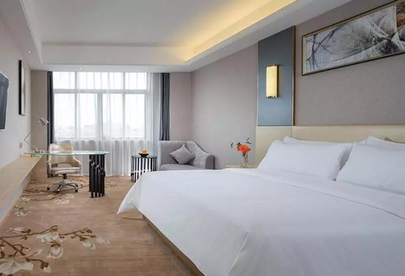 Vienna Hotel Guangdong Zhongshan Xiaolan High Speed Railway Station