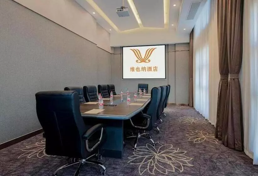 Vienna Hotel Shaanxi Hanzhong Central Square High Speed Railway Station