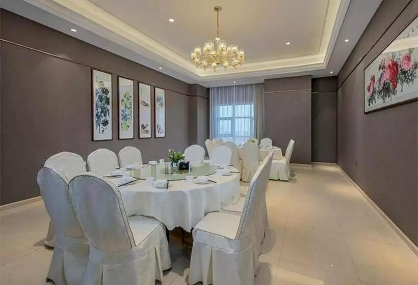 Vienna Hotel Shaanxi Hanzhong Central Square High Speed Railway Station